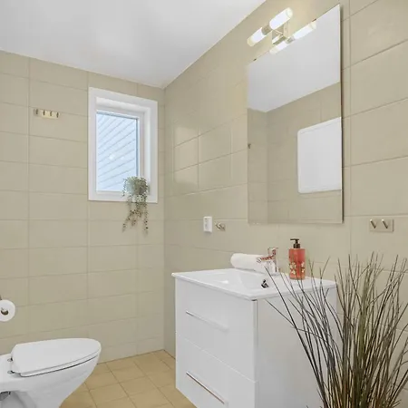 Daire Contemporary City-apartement With Views Of The Dock! *