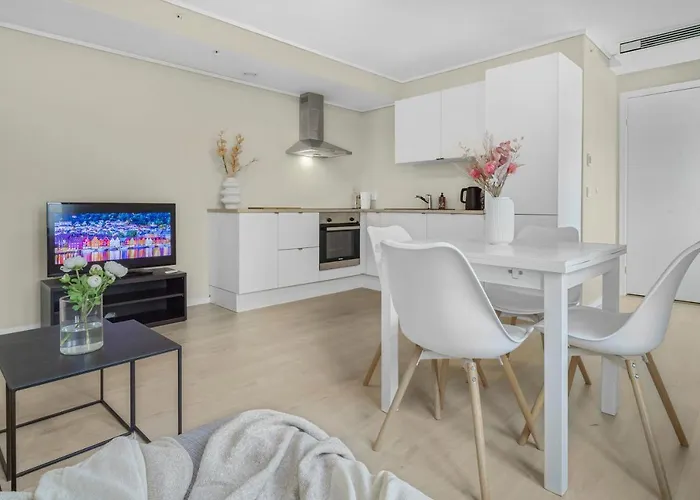 Contemporary City-apartement With Views Of The Dock! דירה *
